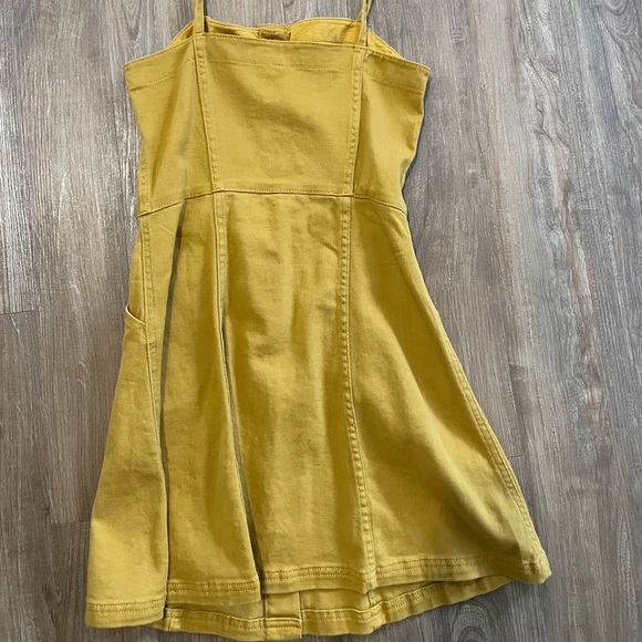 Yellow/mustard dress with buttons size 4 - Picture 2 of 3